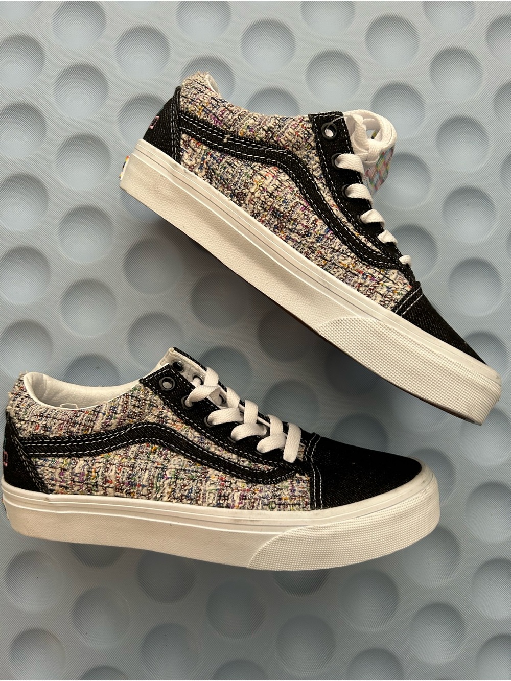 Vans Women's Low-Top Tweed Sneakers in Black & Multi-Color Size 6